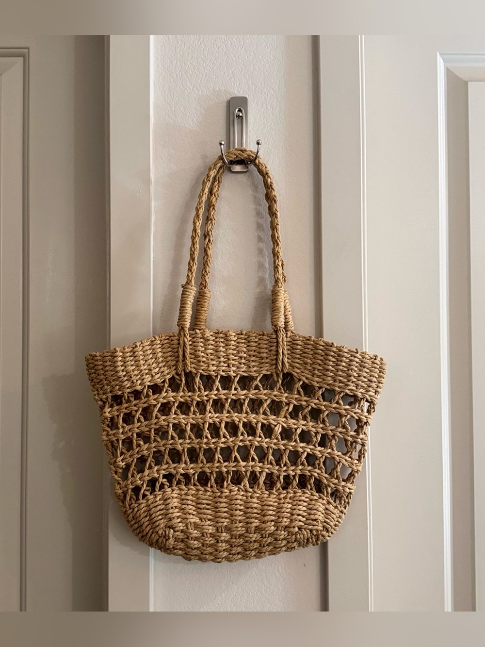 Forever 21 Woven Straw Tote Bag in Tan - Casual Summer Beach Bag - Picture 3 of 6